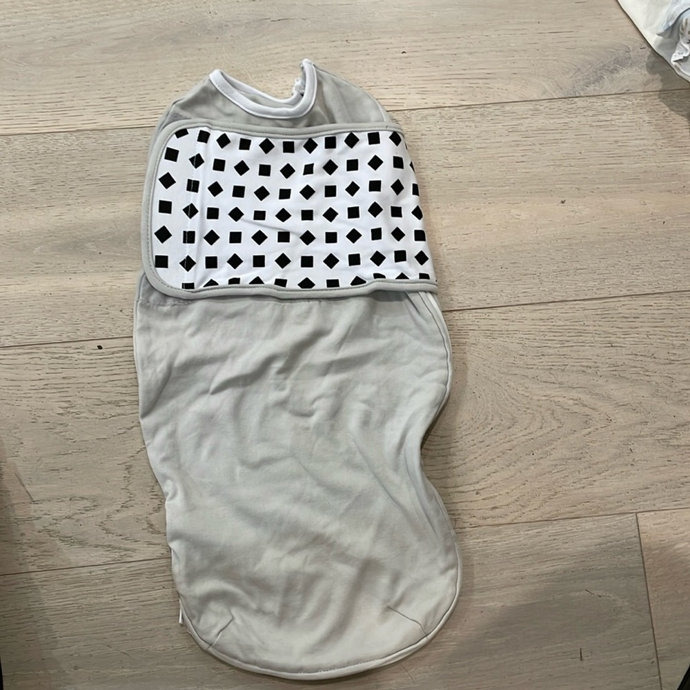 Nanit Swaddle 3-6 months with breathing band on it